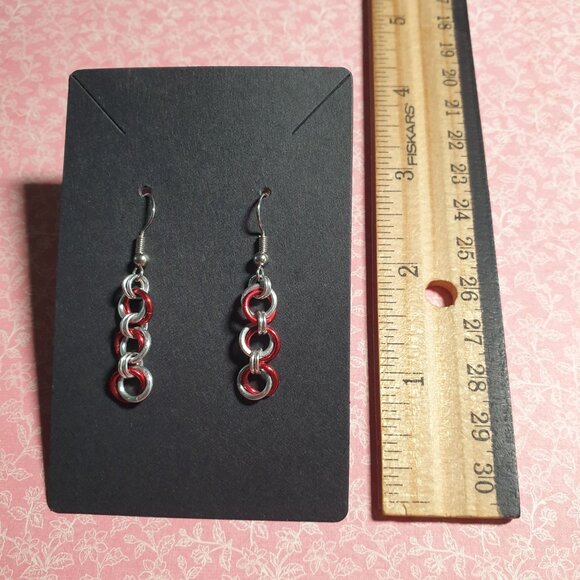 Chainmail Earrings Silver Red Lightweight Aluminum Rings Fishhook Backings - Picture 2 of 4